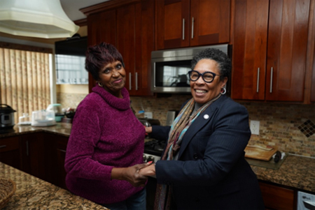 [Secretary Fudge meets with Ms. Linda Boyce, a first-time homeowner within Nehemiah Spring Creek and member of St. Paul Community Baptist Church]