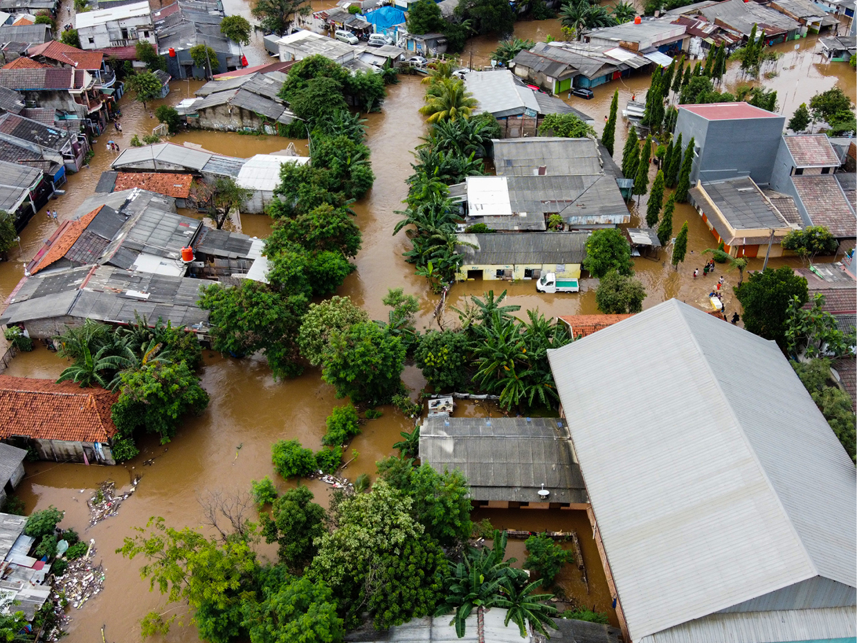 [A picture houses in flooded area]